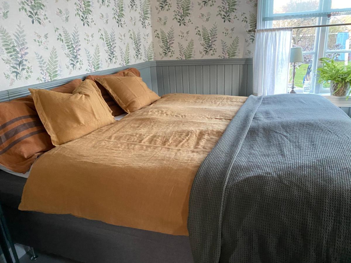 B&B Bland Ormbunkar Och Rosor ファルケンベリ エクステリア 写真
