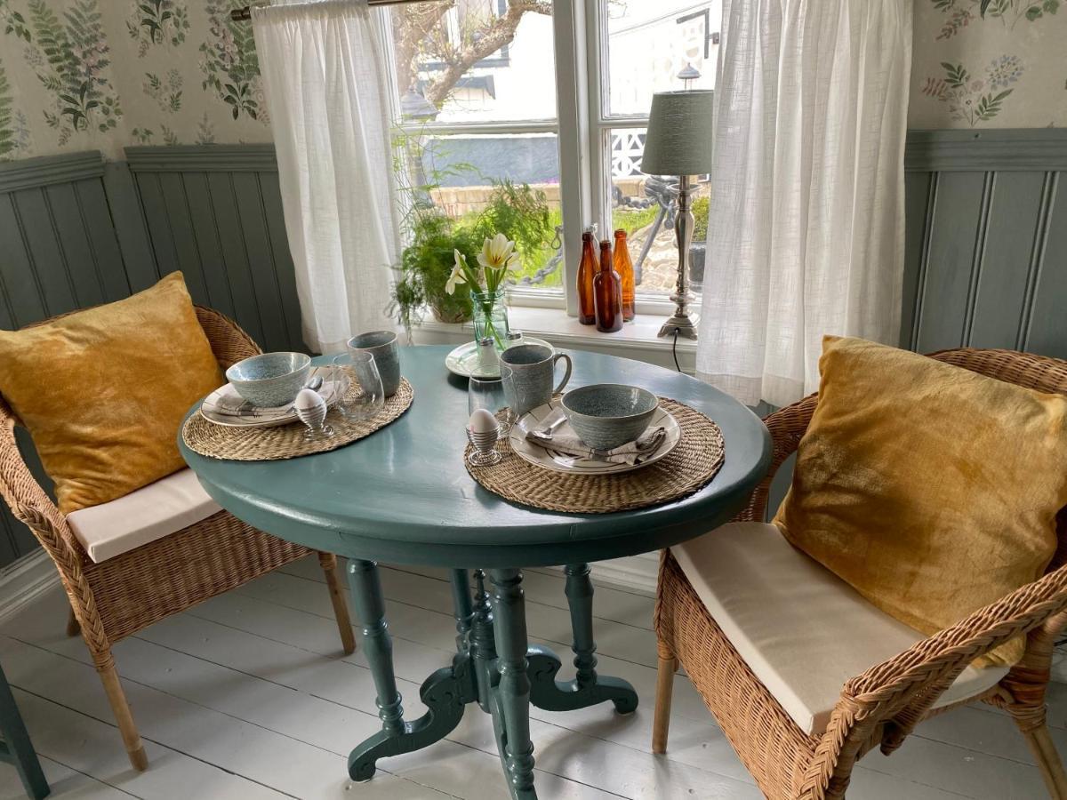 B&B Bland Ormbunkar Och Rosor ファルケンベリ エクステリア 写真