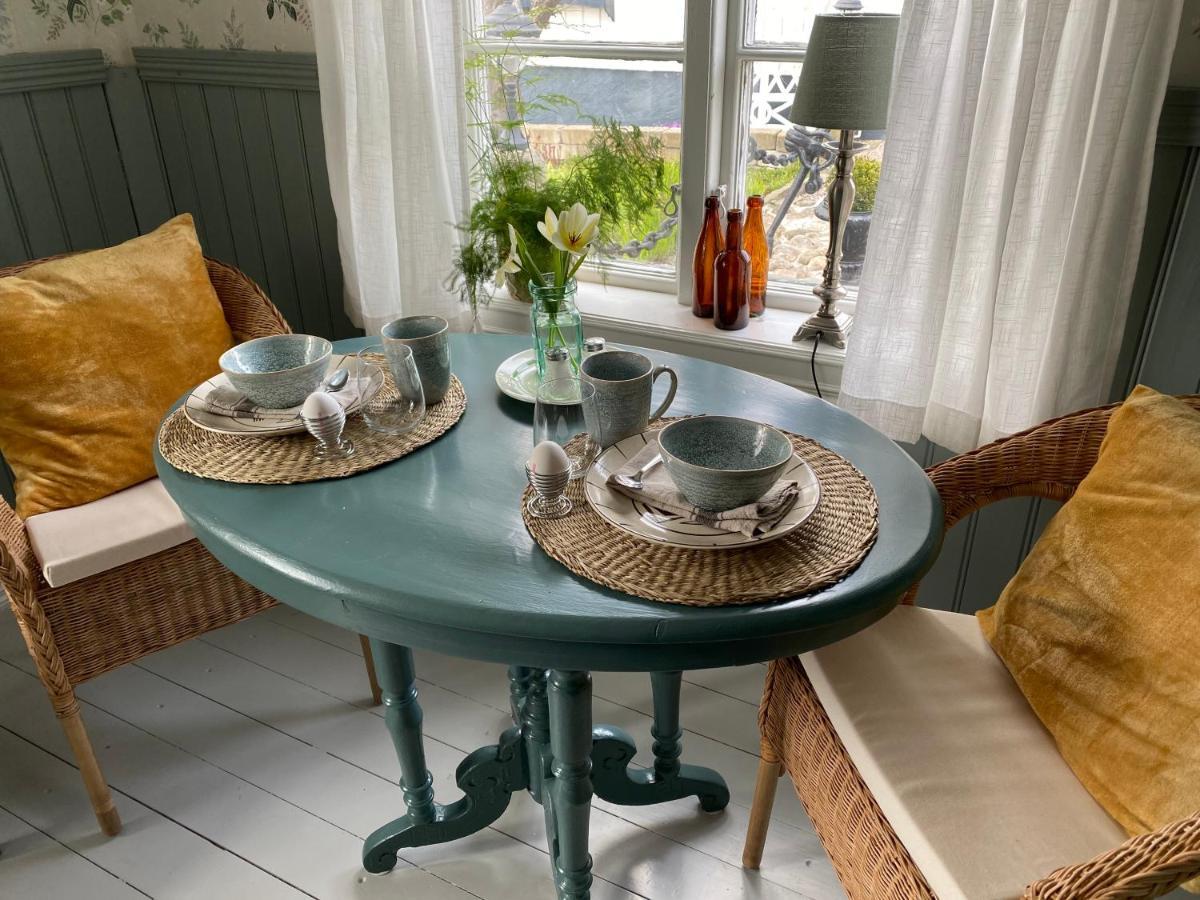 B&B Bland Ormbunkar Och Rosor ファルケンベリ エクステリア 写真