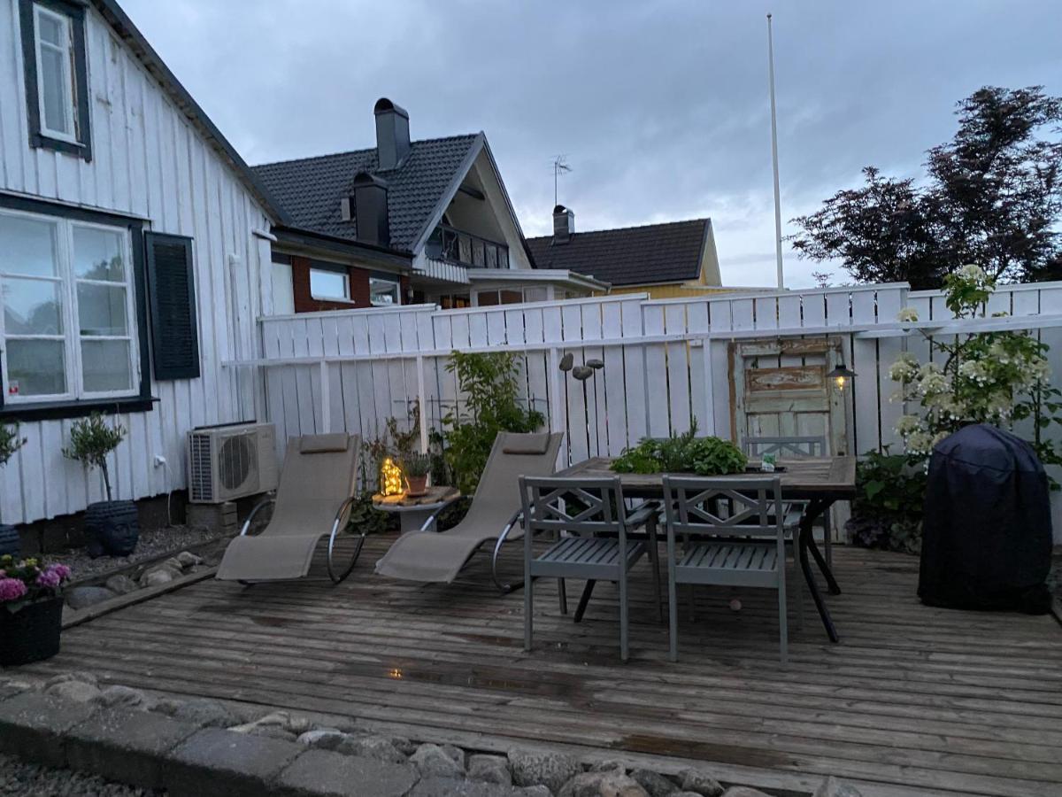 B&B Bland Ormbunkar Och Rosor ファルケンベリ エクステリア 写真